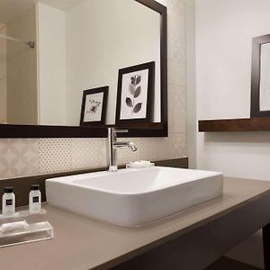 One-Bedroom Suite Two Queen Beds Sofa-bed Non-Smoking